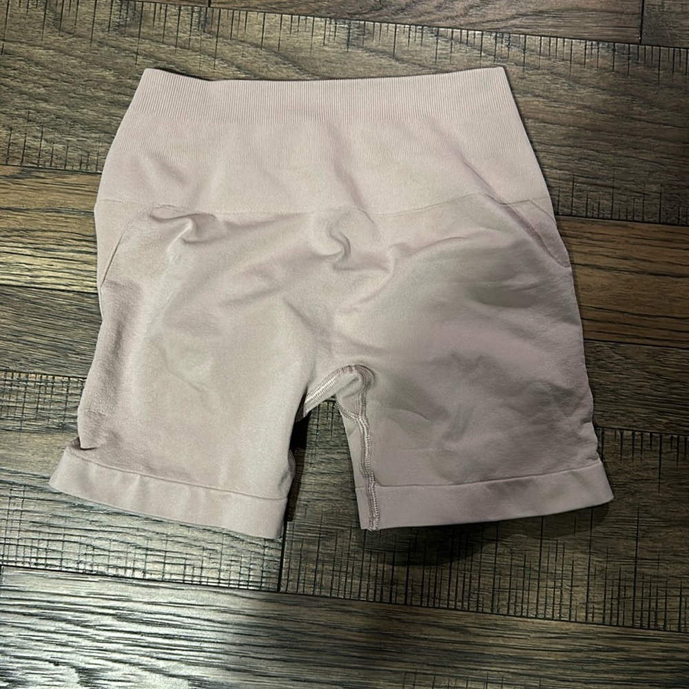 AlphaLete Biker Shorts small Pink